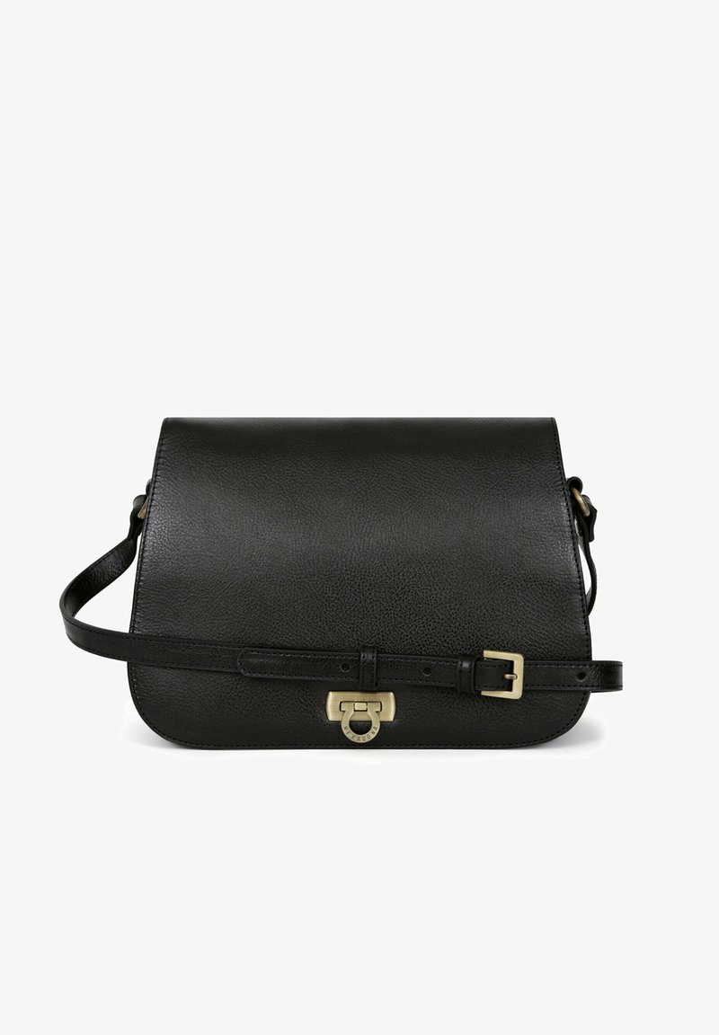 Borsa a tracolla in pelle nera con finitura testurizzata, chiusura a pattina, hardware dorato e tracolla regolabile. Design semplice e funzionale.