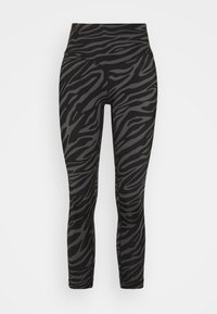 Hochtaillierte schwarze Leggings mit dunkelgrau gestreiftem Zebramuster, volle Länge, vor einem schlichten weißen Hintergrund gezeigt.