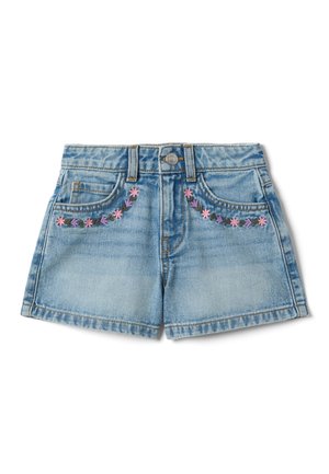 Pantalones cortos de mezclilla azul claro con cierre de botón y cremallera, bolsillos delanteros y bordado floral en tonos rosa y púrpura a lo largo de los bordes de los bolsillos.