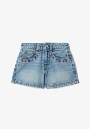 Hellblaue Jeansshorts mit Knopf- und Reißverschluss, Taschen vorne und rosa-lila Blumenstickerei entlang der Taschenränder.