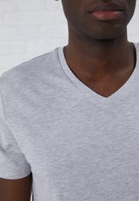 Pier One 3 PACK  - Tricou basic - mottled light grey/khaki/dark blue