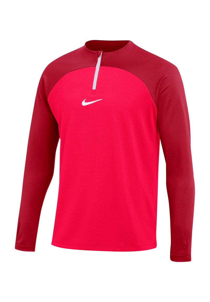 Czerwona, długorękawowa koszulka sportowa z białym zamkiem na ćwierć i białym logo Nike na klatce piersiowej.