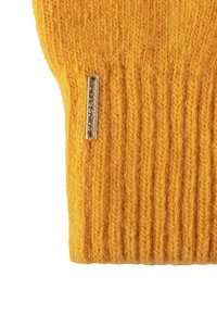 Guante de lana amarillo tejido que presenta una textura acanalada, material suave y un pequeño acento de marca plateado en el lateral.