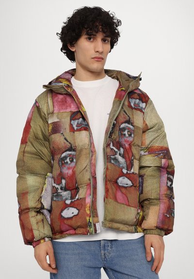 Padded jacket with a multicolored abstract pattern featuring earthy tones and a textured exterior. Includes a hood and elastic cuffs.