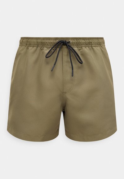 Μαγιό σε ελιά πράσινο χρώμα με ελαστική μέση και μαύρο κορδόνι, λεπτομέρεια ραφής μπροστά και μήκος μέχρι το μέσο μηρού.