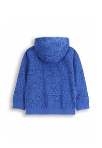 Niebieska bluza z kapturem z wzorem pokrywającym całą powierzchnię, składającym się z stylizowanych liter i odcisków łap. Miękka tkanina z elastycznymi mankietami i dołem.