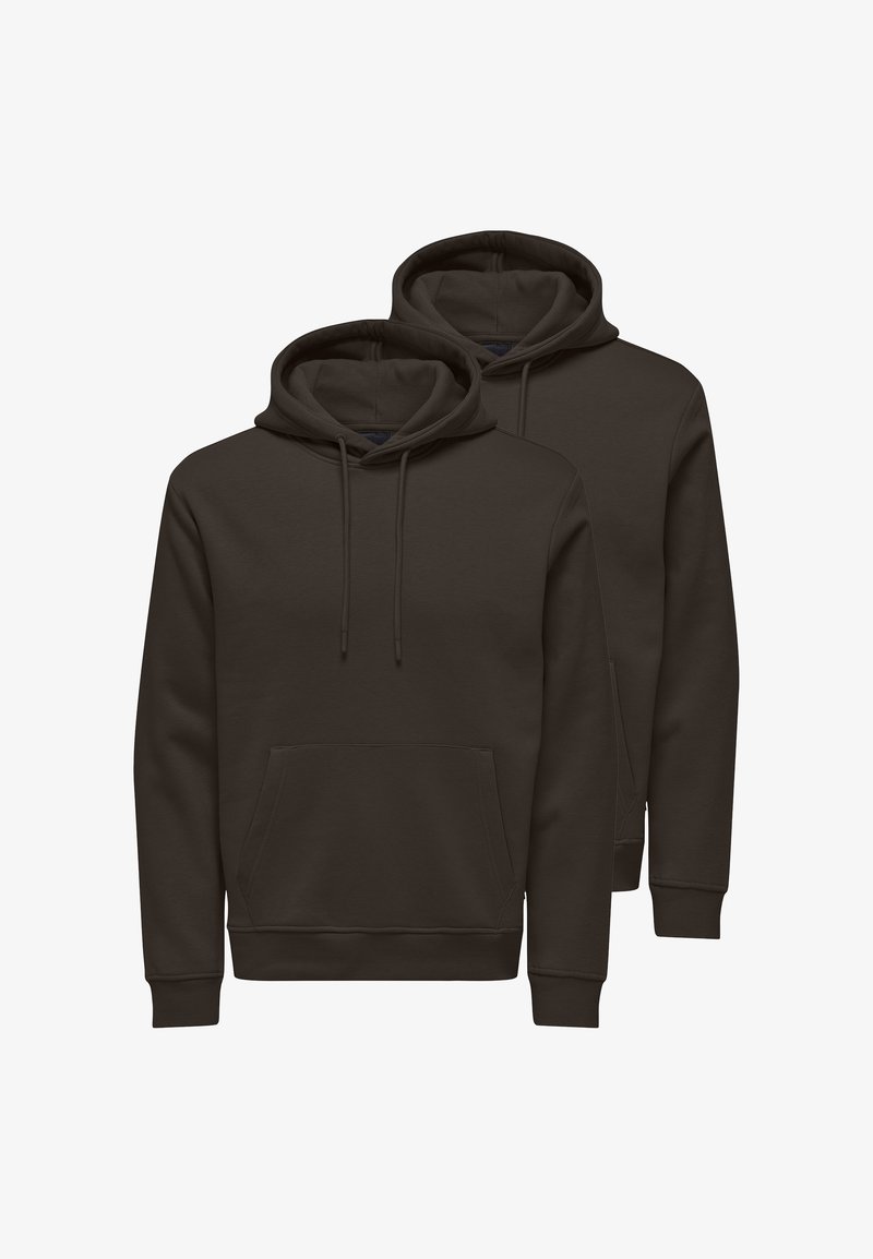 Zwei Kapuzenshirts in Dunkelbraun, mit einer vorderen Tasche, verstellbarem Kordelzug und gerippten Bündchen und Saum. Glatte Textur.
