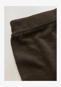 Ausgewählt, chocolate brown