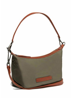 Oliven grüne Stoff-Schultertasche mit braunem Lederbesatz, Reißverschluss und verstellbarem Tragegurt. Mit einem Logo-Patch auf der Vorderseite.