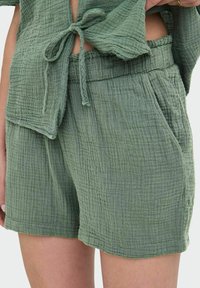 JDY Shorts - laurel wreath