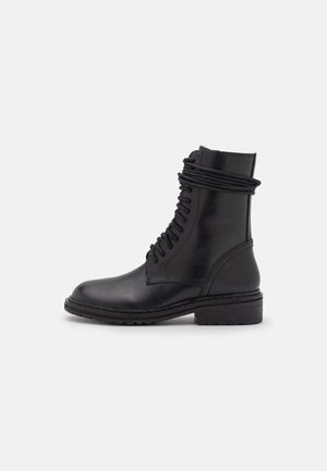 Nauhalliset nilkkurit - black