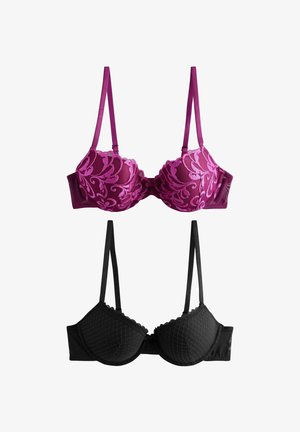 Kaks rinnahoidjat: pealmine tume magenta värvi lilledega tikandiga, luukoega, reguleeritavad rihmad; alumine must, tekstuurse mustriga ja pitsäärtega.