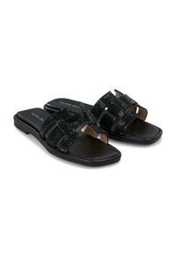 Chanclas negras con correas trenzadas texturizadas. Suelas planas, diseño de punta abierta y un forro interior suave. Logo de la marca en la plantilla.