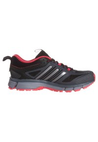Černá sportovní bota s červenými akcenty, síťovinovým svrškem a gumovou podrážkou. Obsahuje tři stříbrné pruhy a strukturované vzory pro lepší přilnavost.