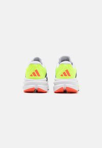 adidas Performance QUESTAR - Laufschuh Straße - footwear white/grey five/lucid lemon