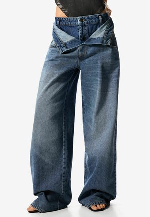 - Jeansy Relaxed Fit