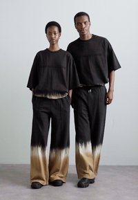 Feng Chen Wang TIE DYE LOGO - Print T-shirt - black/khaki