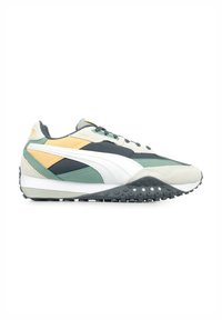 Sneakers con una toma in mesh e suede grigio, bianco e navy, caratterizzati da dettagli gialli e verdi, una suola in gomma testurizzata e un design con lacci.