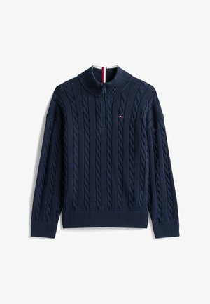 Maglione a maglia navy con sottile motivo a treccia, alto colletto a coste e zip a quarto. Presenta un piccolo logo sul petto e polsini a coste.