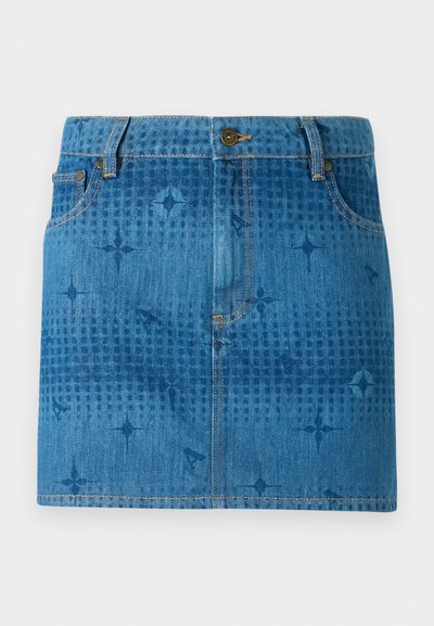 Világoskék farmer mini szoknya, elhalványult textúrával, gombos záródással, övhurkokkal és kis csillagokkal díszített mintázattal.