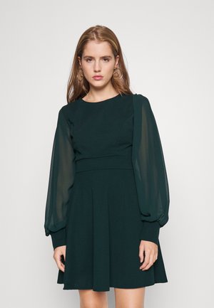 KAT SLEEVE DRESS - Vestito di maglina - forest green