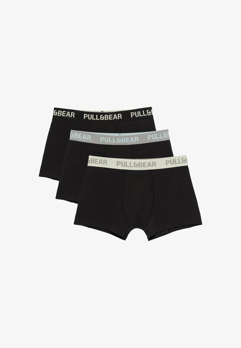 Trois boxers noirs pour hommes avec taille élastique en noir, gris et blanc, tous estampillés du texte "PULL&BEAR".