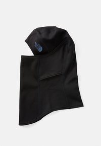Svart fleece nakkebånd med festehette. Har flate sømmer, elastisk materiale, og en blå logomerkelapp øverst.