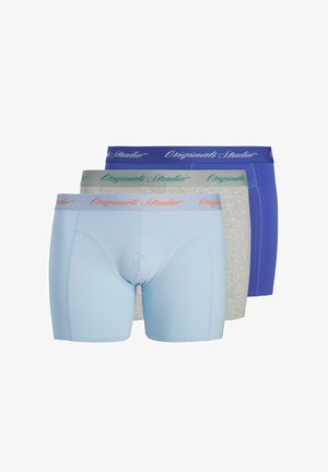 Trois paires de boxers pour hommes en bleu, gris et violet, chacun avec une taille marquée portant l'inscription "Originals Studio."