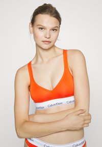 Calvin Klein Underwear PADDED BRALETTE ICON COTTON MODAL - Steznik - spicy orange
