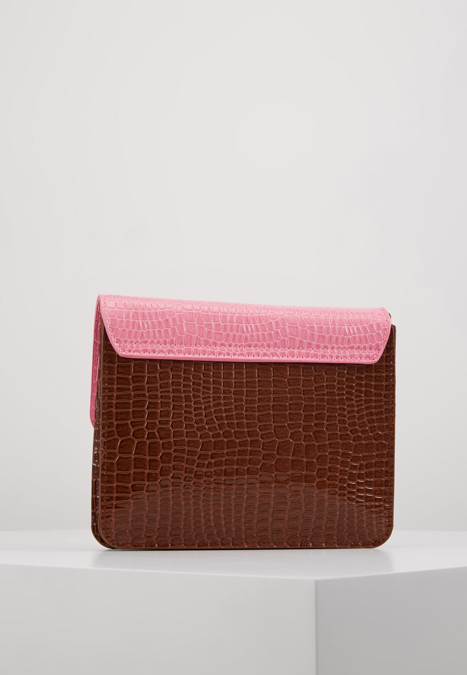 HVISK CAYMAN POCKET Skulderveske pink Zalando.no HVISK CAYMAN POCKET Skulderveske pink Zalando.no