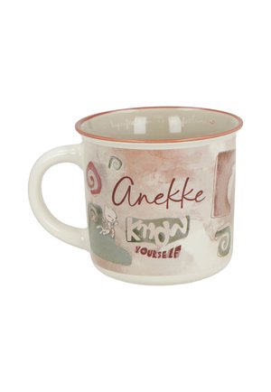 Tazza in ceramica con manico, decorata con motivi a spirale, una piccola illustrazione di gatto e il testo "Anekke" e "Conosci te stesso" su uno sfondo rosa tenue e verde.