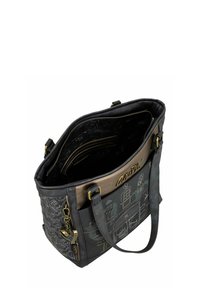 Zwarte en bronzen tote bag met stadsgezicht ontwerp, dubbele schouderbanden, gesloten binnenvak met rits en decoratieve goudkleurige sleutelhanger charm.
