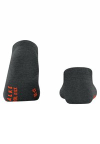 Calze alla caviglia grigie con una finitura testurizzata, dotate di un marchio arancione sul lato. Progettate per un uso a taglio basso. Materiale morbido e elastico.