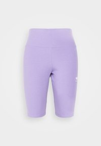 Lila cykelshorts i ribbigt tyg, med hög midja och en liten vit logotyp på nedre benet.