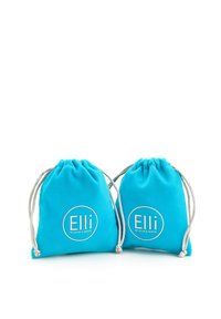 Două pungi din țesătură turcoaz cu închidere tip șnur. Fiecare are un logo alb circular care spune "Elli de la Julie & Grace."