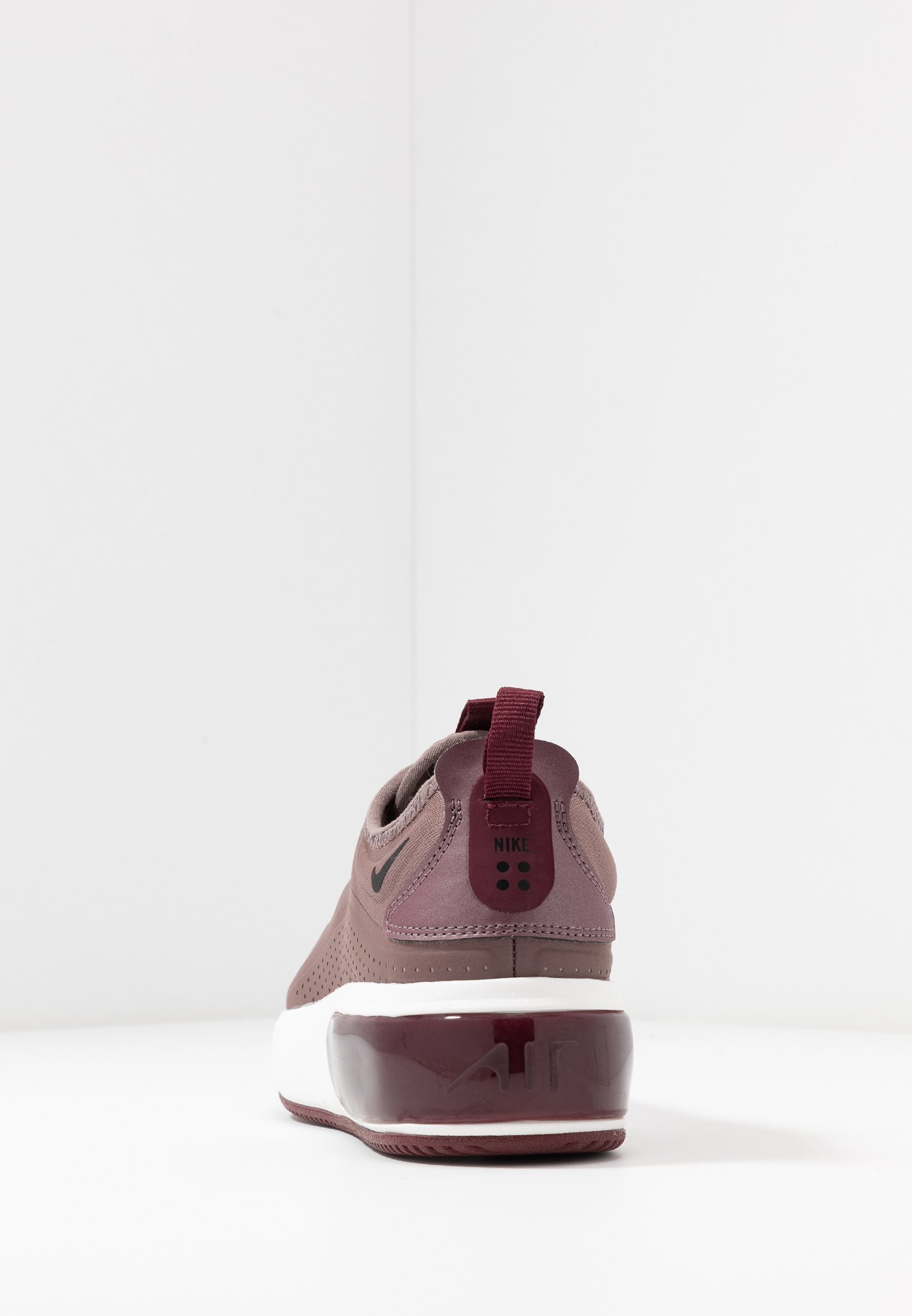 Nike Sportswear AIR MAX DIA - Trainers - plum eclipse/black/night  maroon/summit white/purple - Zalando.ie