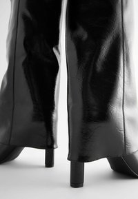 Next FOREVER COMFORT CUFFED - REGULAR FIT - Ilgaauliai batai virš kelių - black