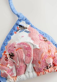 REGULAR FIT - EMBROIDERED BEADED - Top de bikini - cream blue floral