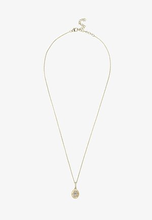 Collier chaîne en or avec un pendentif délicat mettant en vedette un opale bleu au centre et de petites pierres précieuses claires en accent. Longueur ajustable.