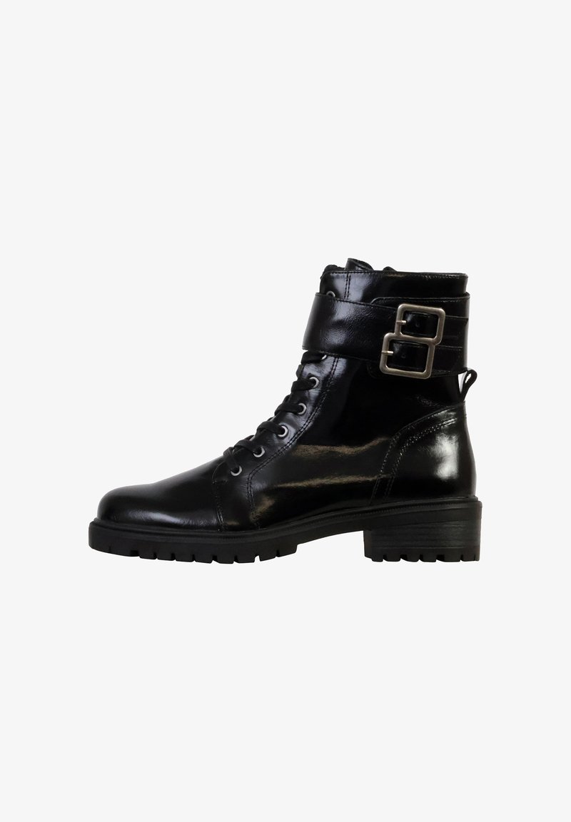 Bota de cuero negro hasta el tobillo con punta redonda, cordones en la parte frontal y una correa con hebilla alrededor del tobillo. Presenta un tacón grueso y una suela texturizada.