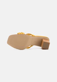 SHEKUDO SIMONE ROPE MULE - Sabots - yellow