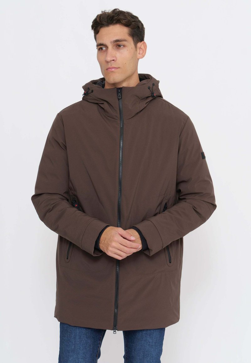 Braune Kapuzenjacke mit durchgehendem Reißverschluss, Seitentaschen und lockerer Passform. Das Material wirkt glatt mit mattem Finish.