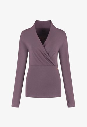 Langsleeve top in lichtpaarse stof, met een wikkeldesign, V-halslijn en subtiele stikseldetails met een klein logo aan de zijkant.
