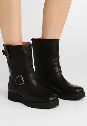 Cowboy-/Bikerstiefelette - black