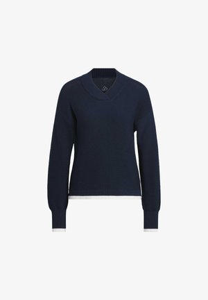 Námořnicky modrý pletený svetr s výstřihem do V, dlouhými rukávy a žebrovanými manžetami. Má kontrastní bílý lem na spodním okraji a na manžetách.