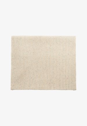 Rektangulær beige stofmåtte med lodrette ribstrukturer, præget af subtile prikker. Glat overflade, ideel til dekorativ eller praktisk brug.