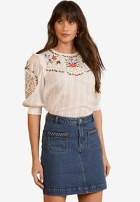 REGULAR FIT-PLAIT PATCH POCKET - A-vonalú szoknya - mid wash blue