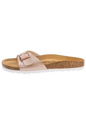 Une sandale slide rose clair unique avec une large bride ajustable, une semelle intérieure en liège et une semelle extérieure blanche texturée.