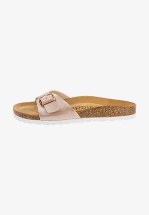 Une sandale slide rose clair unique avec une large bride ajustable, une semelle intérieure en liège et une semelle extérieure blanche texturée.