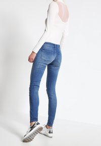 ONLY Vaqueros pitillo - blue denim